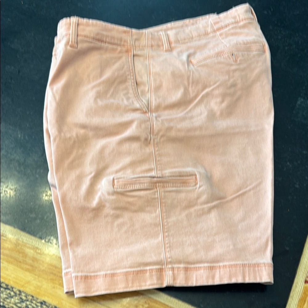 Tommy Bahama Peach Shorts wore about 3 times no flaws nice stretchy material